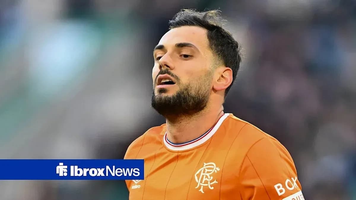 Jugador de Rangers en uniforme naranja en el campo
