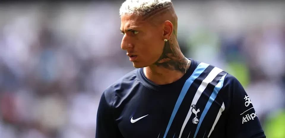 Jugador de Tottenham en calentamiento antes del partido