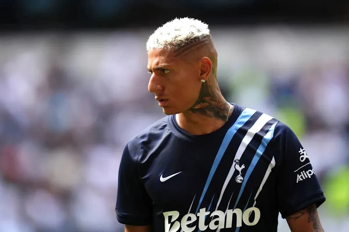 Jugador de Tottenham en calentamiento antes del partido