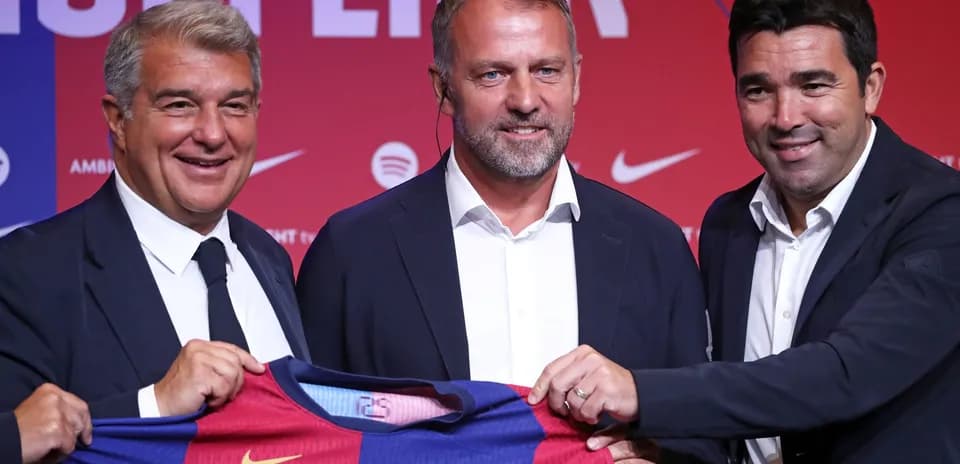 Directivos de FC Barcelona presentan nueva camiseta