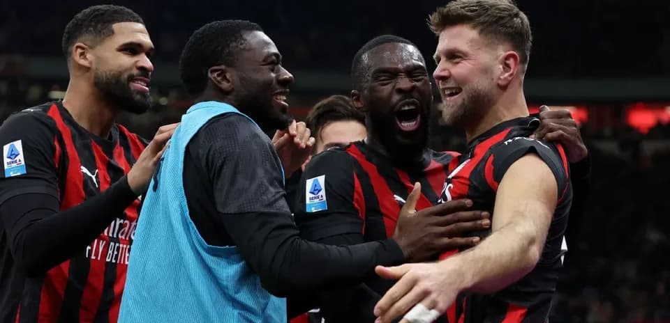 Jugadores de AC Milan celebrando un gol