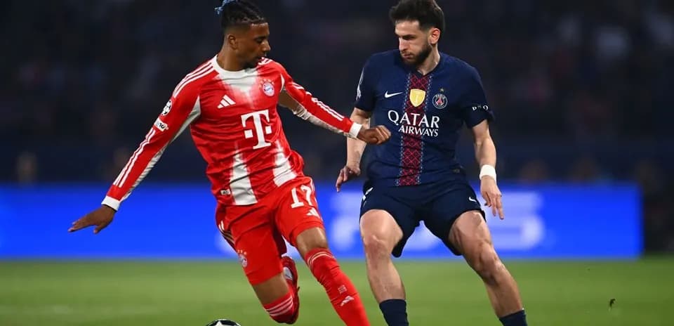 Jugador de Bayern München y PSG en acción