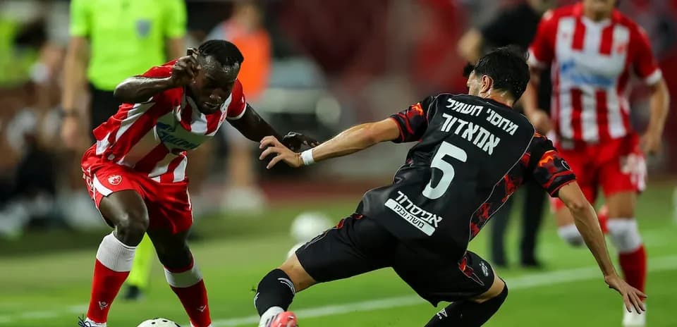 Juego entre FK Crvena Zvezda y Hapoel Beer Sheva