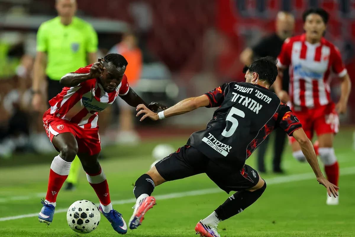 Juego entre FK Crvena Zvezda y Hapoel Beer Sheva