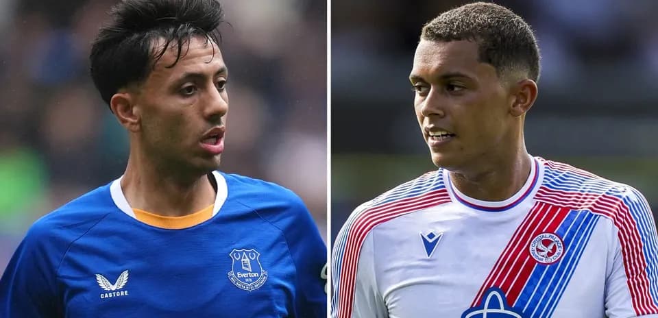 Jugadores de Everton y Crystal Palace durante un partido