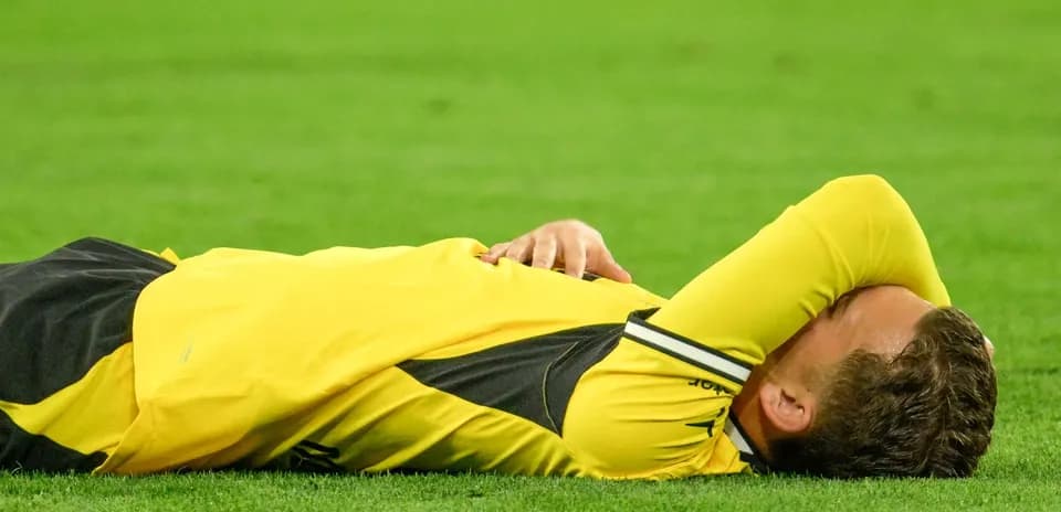 Jugador tendido en el campo tras una caída