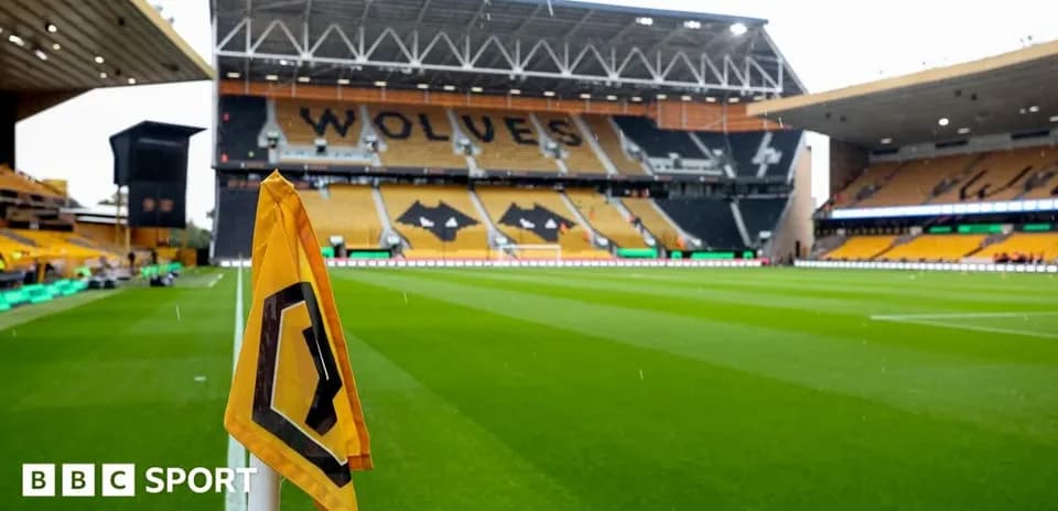 Vista del estadio Molineux con banderín de córner