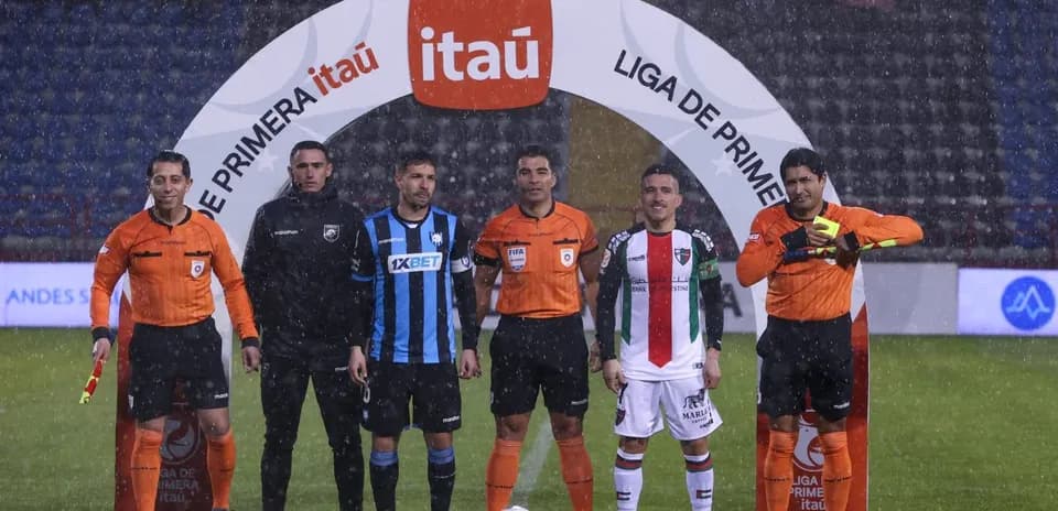 Capitanes de Palestino y Huachipato antes del partido
