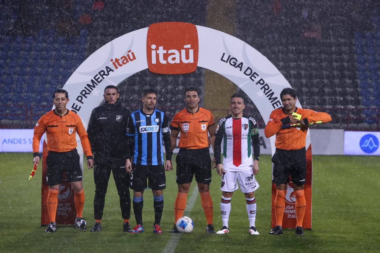 Capitanes de Palestino y Huachipato antes del partido