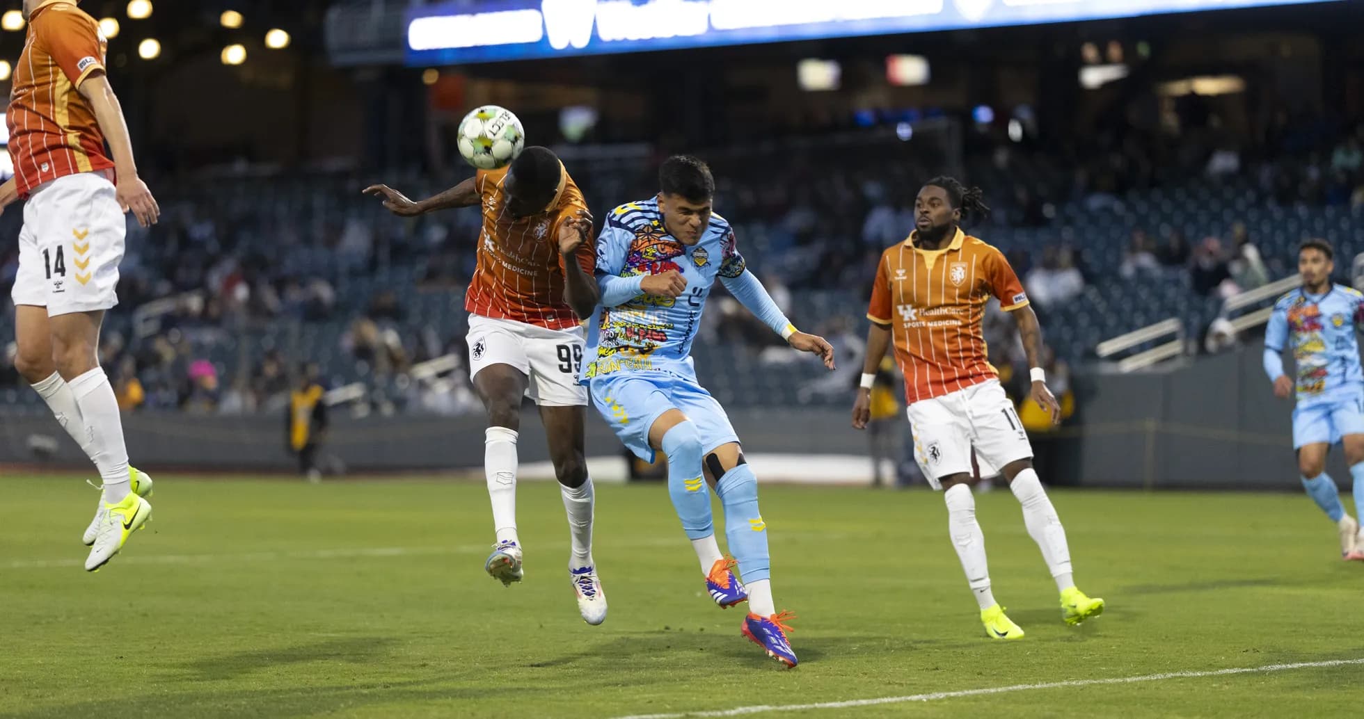 El Paso Locomotive contra Lexington en el campo