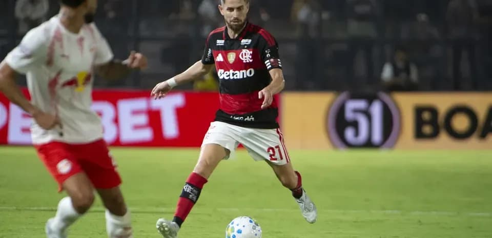 Jugador de Flamengo en acción durante el partido