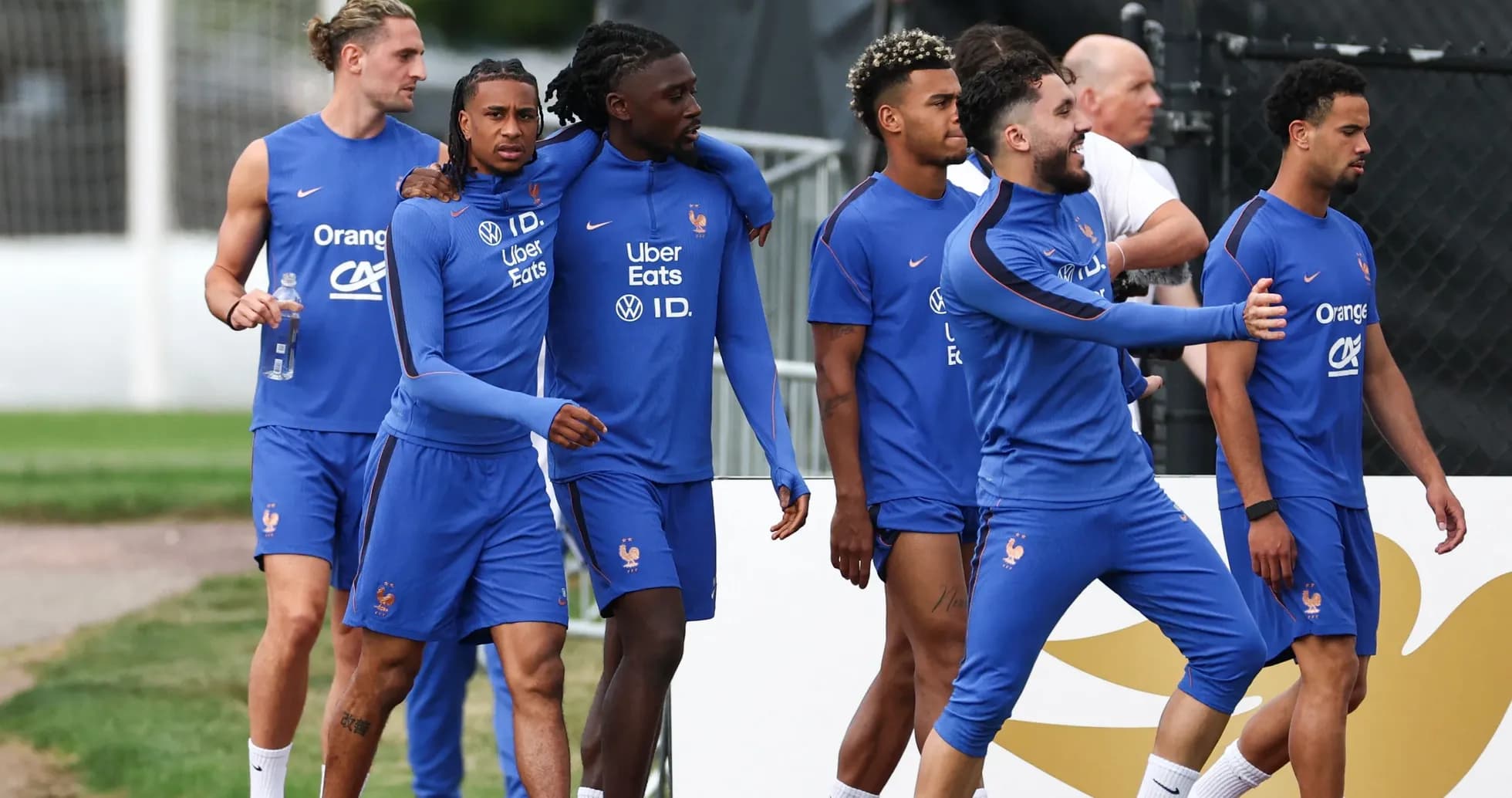 Jugadores de Francia caminando durante entrenamiento