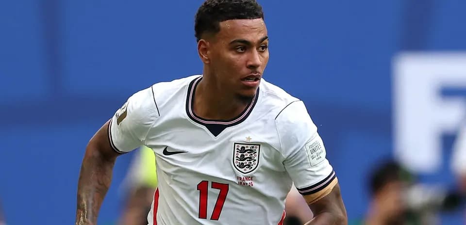 Jugador de Inglaterra corriendo en un partido