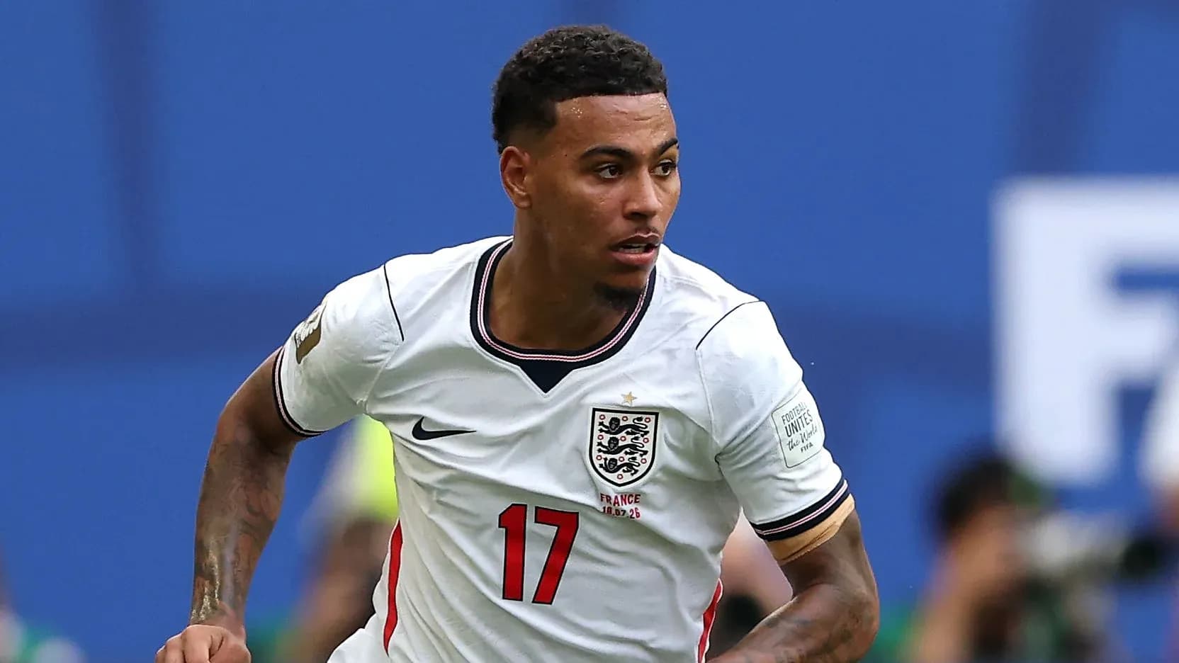Jugador de Inglaterra corriendo en un partido