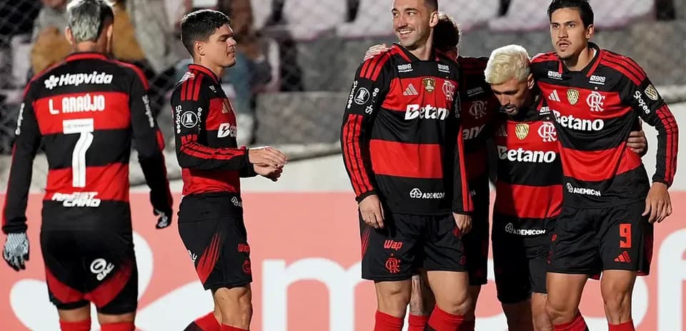 Jugadores de Flamengo celebrando un gol