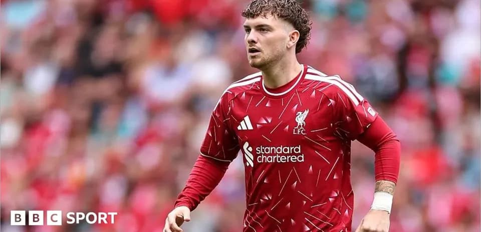 Jugador de Liverpool en acción durante el partido