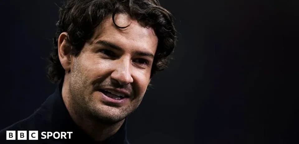 Jugador sonriendo durante conferencia de prensa