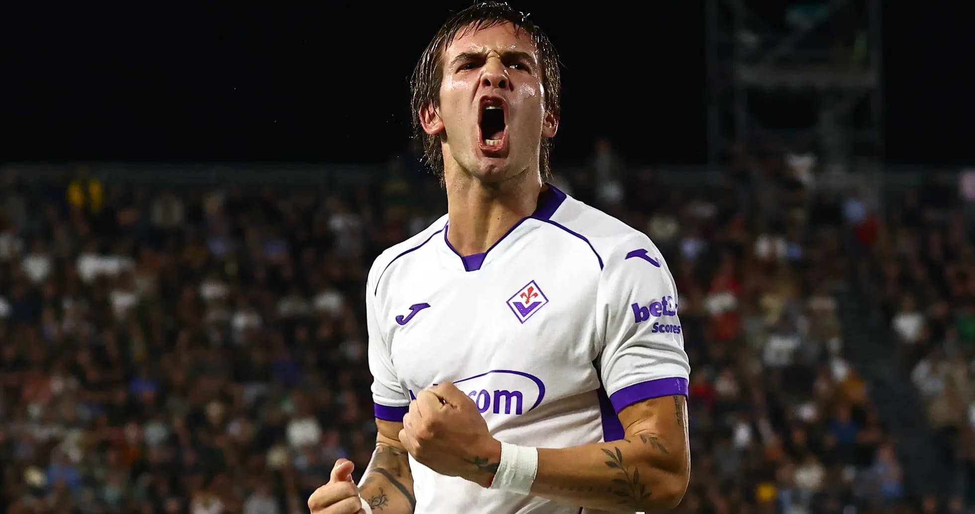 Jugador de la Fiorentina celebrando un gol
