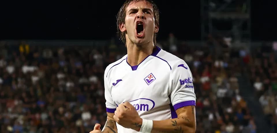 Jugador de la Fiorentina celebrando un gol