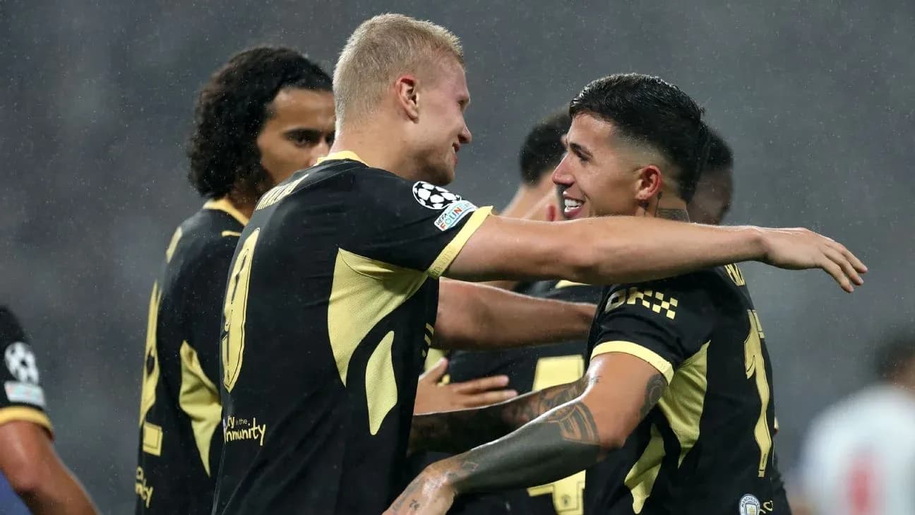 Jugadores celebrando un gol durante el partido