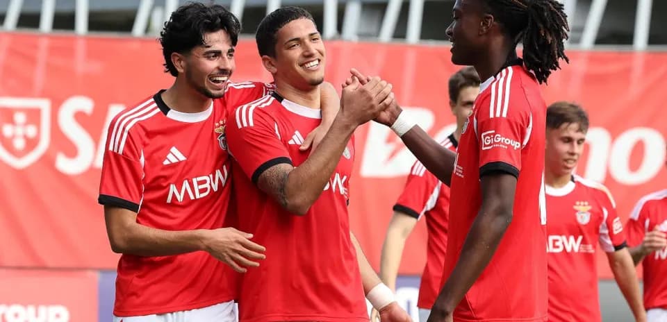Jugadores del Benfica celebrando un gol
