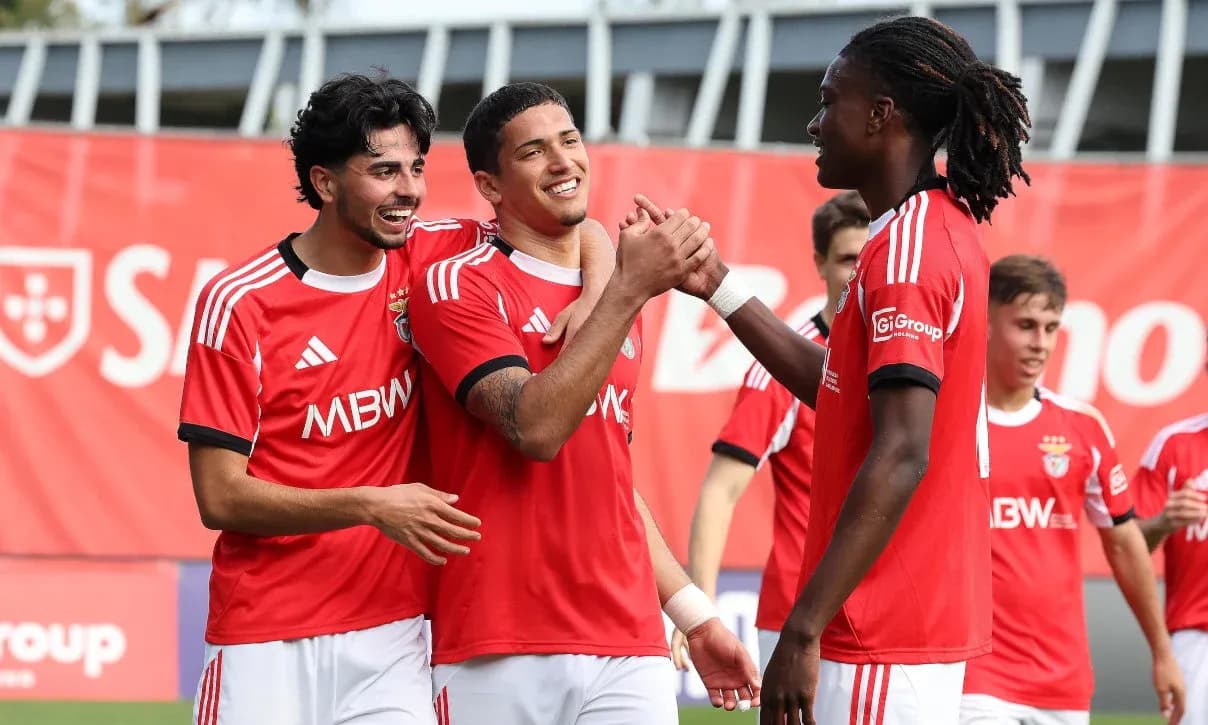 Jugadores del Benfica celebrando un gol