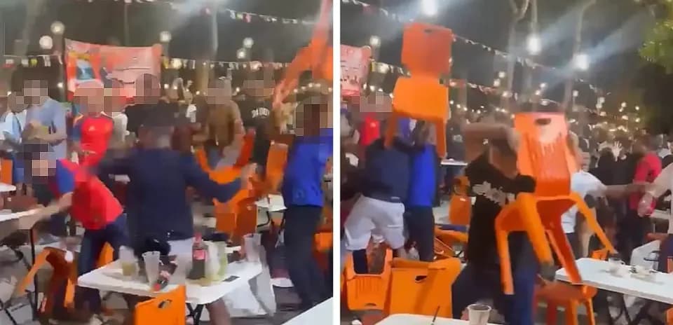 Personas lanzando sillas en un bar lleno