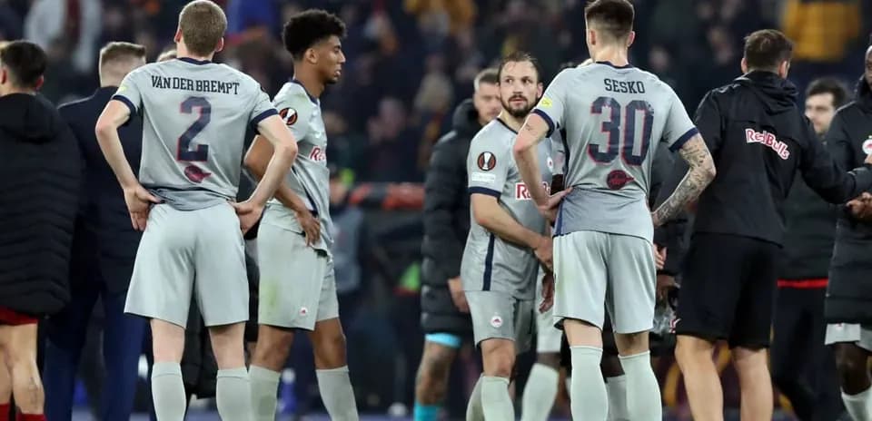 Jugadores de Red Bull Salzburg en el campo