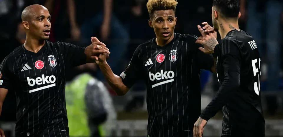 Jugadores de Beşiktaş celebrando durante un partido