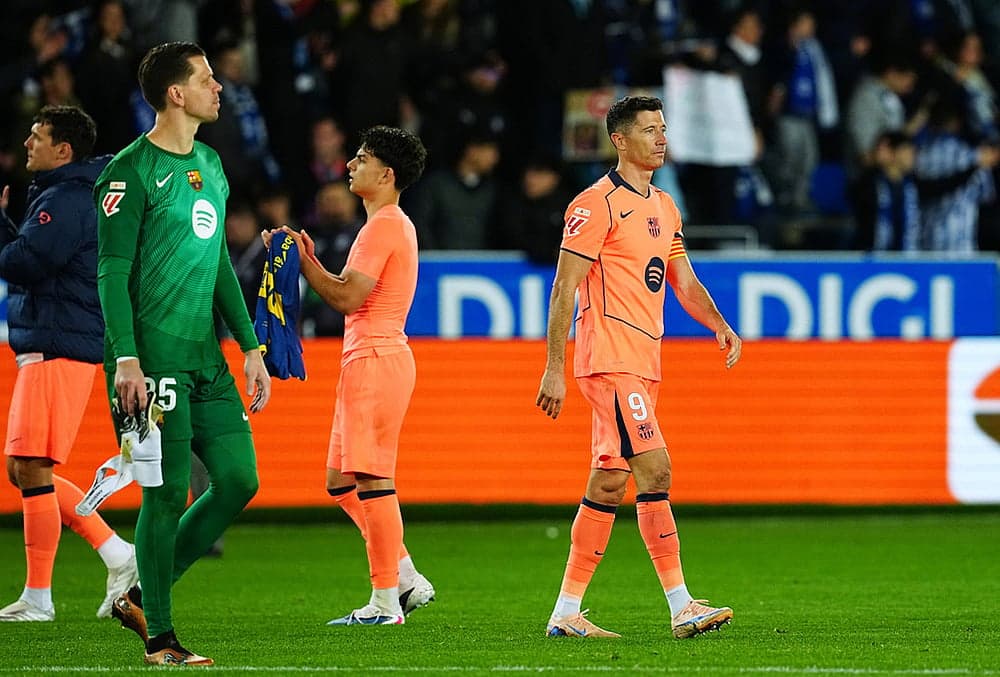 Jugadores del Barcelona tras el partido contra Alavés