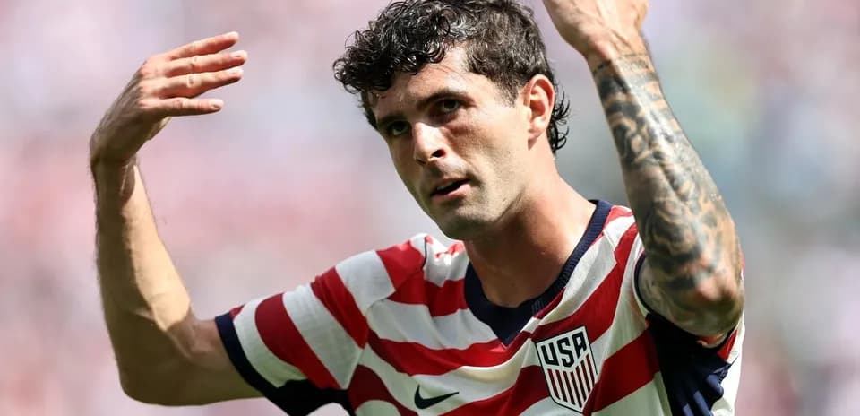 Jugador de Estados Unidos señalando durante el partido