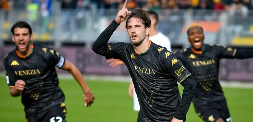 Celebración de un jugador de Venezia en el partido