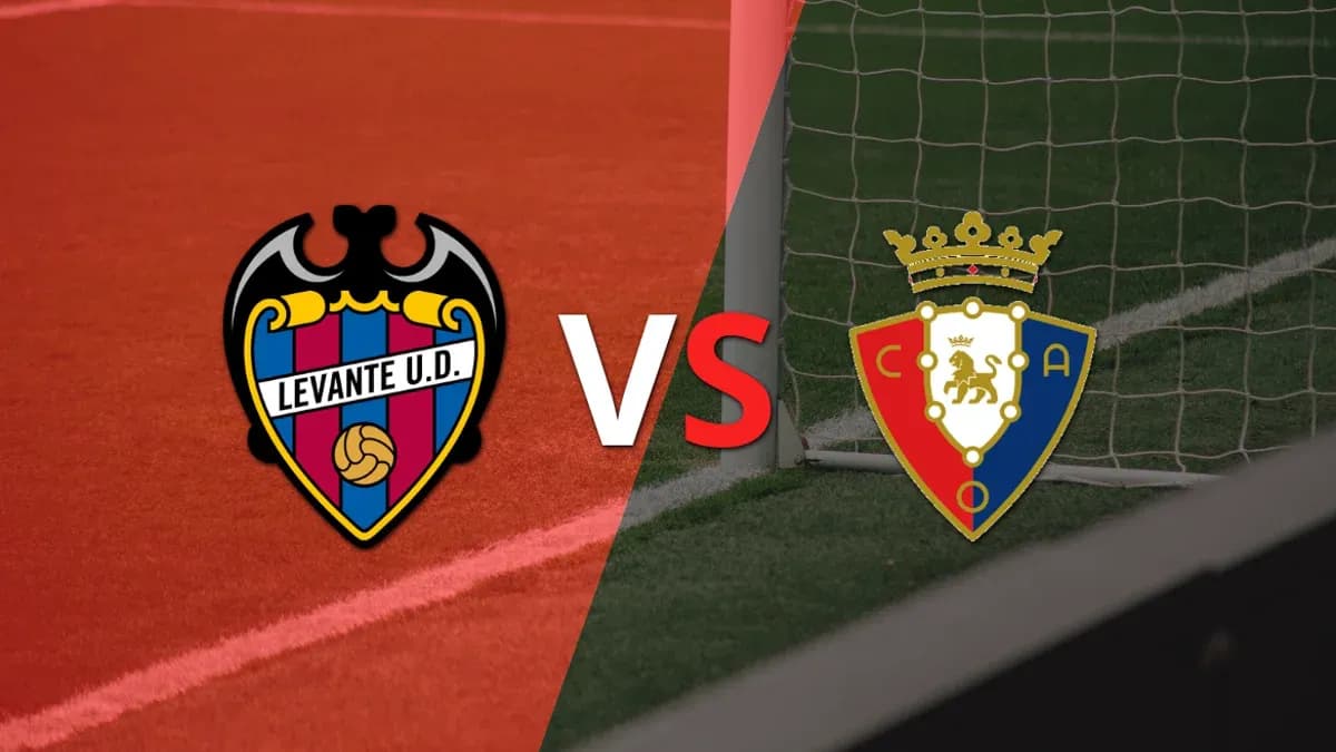 Logos de Levante y Osasuna en el campo
