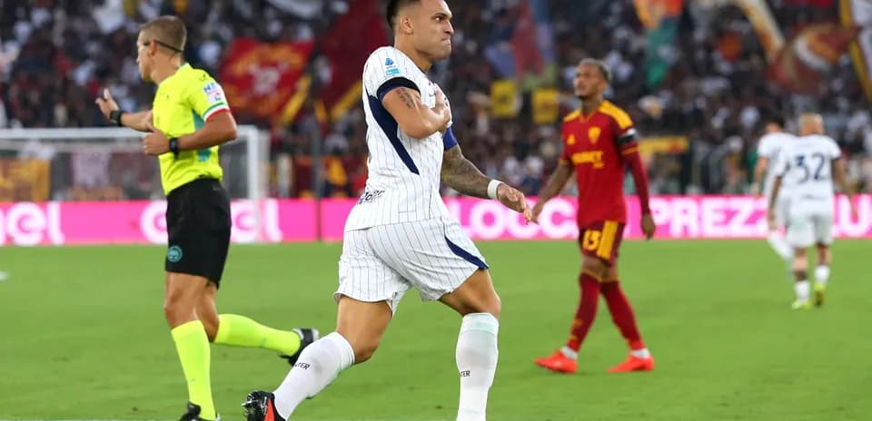 Lautaro Martínez celebra un gol en el partido