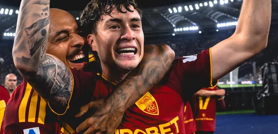 Jugadores de AS Roma celebrando un gol