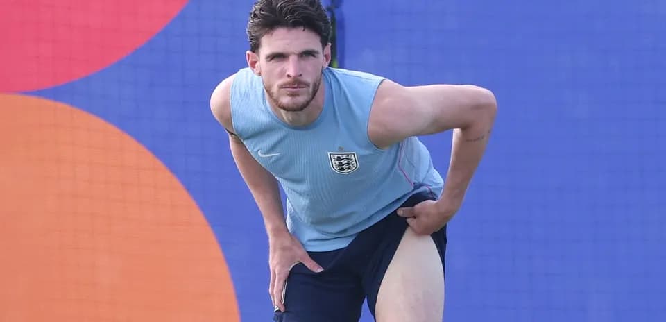 Jugador de Inglaterra estirando en sesión de entrenamiento