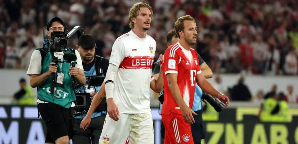 Jugadores de Stuttgart y Bayern saliendo del campo