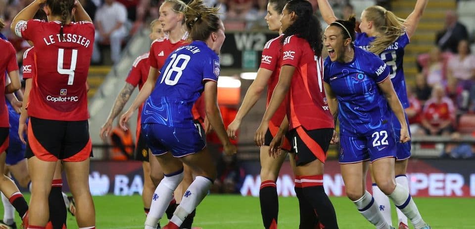 Jugadoras celebrando tras un gol en el partido