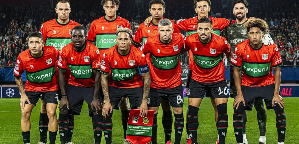 Equipo de NEC Nijmegen posando para la foto
