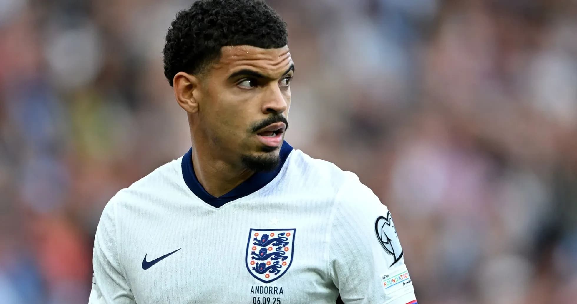 Jugador de Inglaterra en partido de clasificación