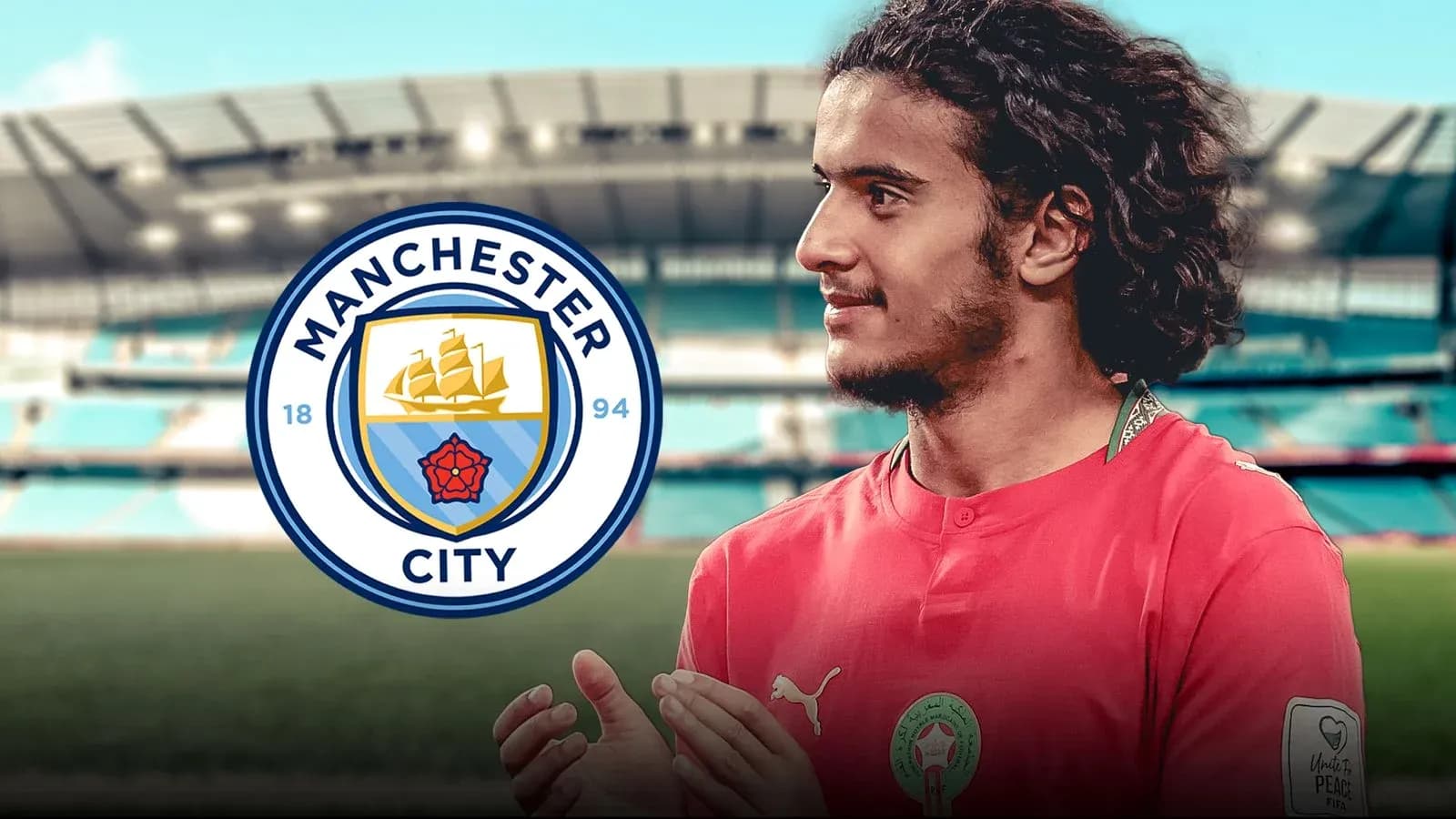 Jugador de Manchester City en el estadio con logo