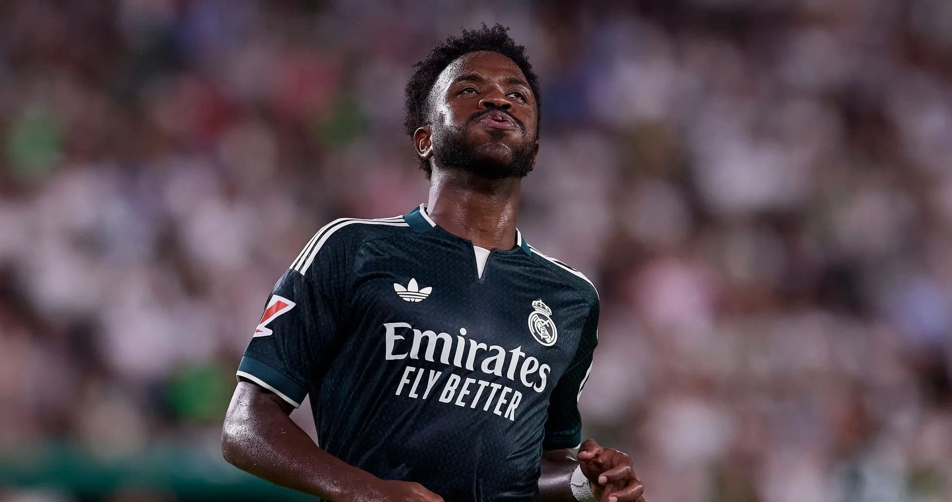 Jugador de Real Madrid en acción durante el partido