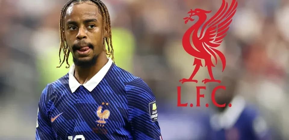 Jugador de Francia en partido con camiseta azul