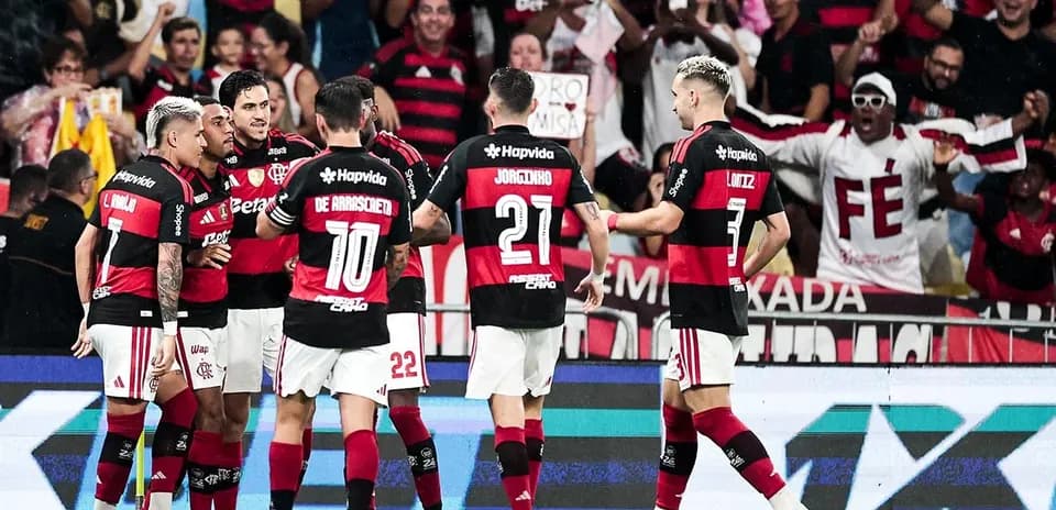 Jugadores de Flamengo celebrando un gol