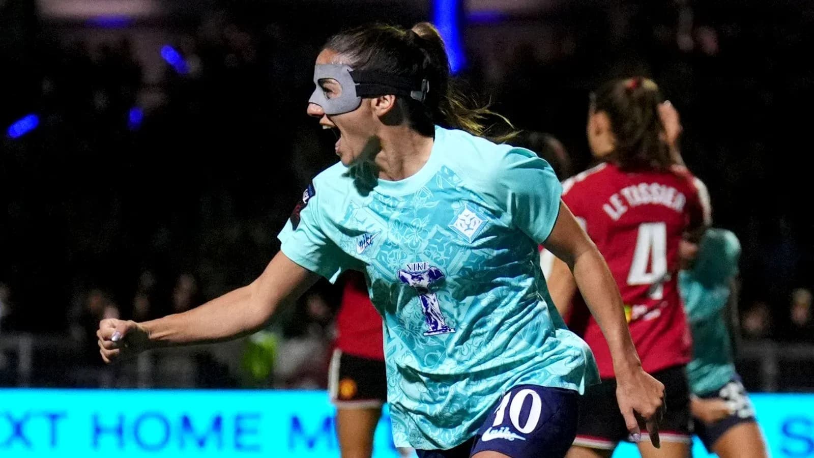 Jugadora celebrando un gol en el partido
