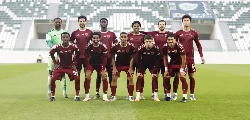 Jugadores de Al Wahda U23 posando en el campo