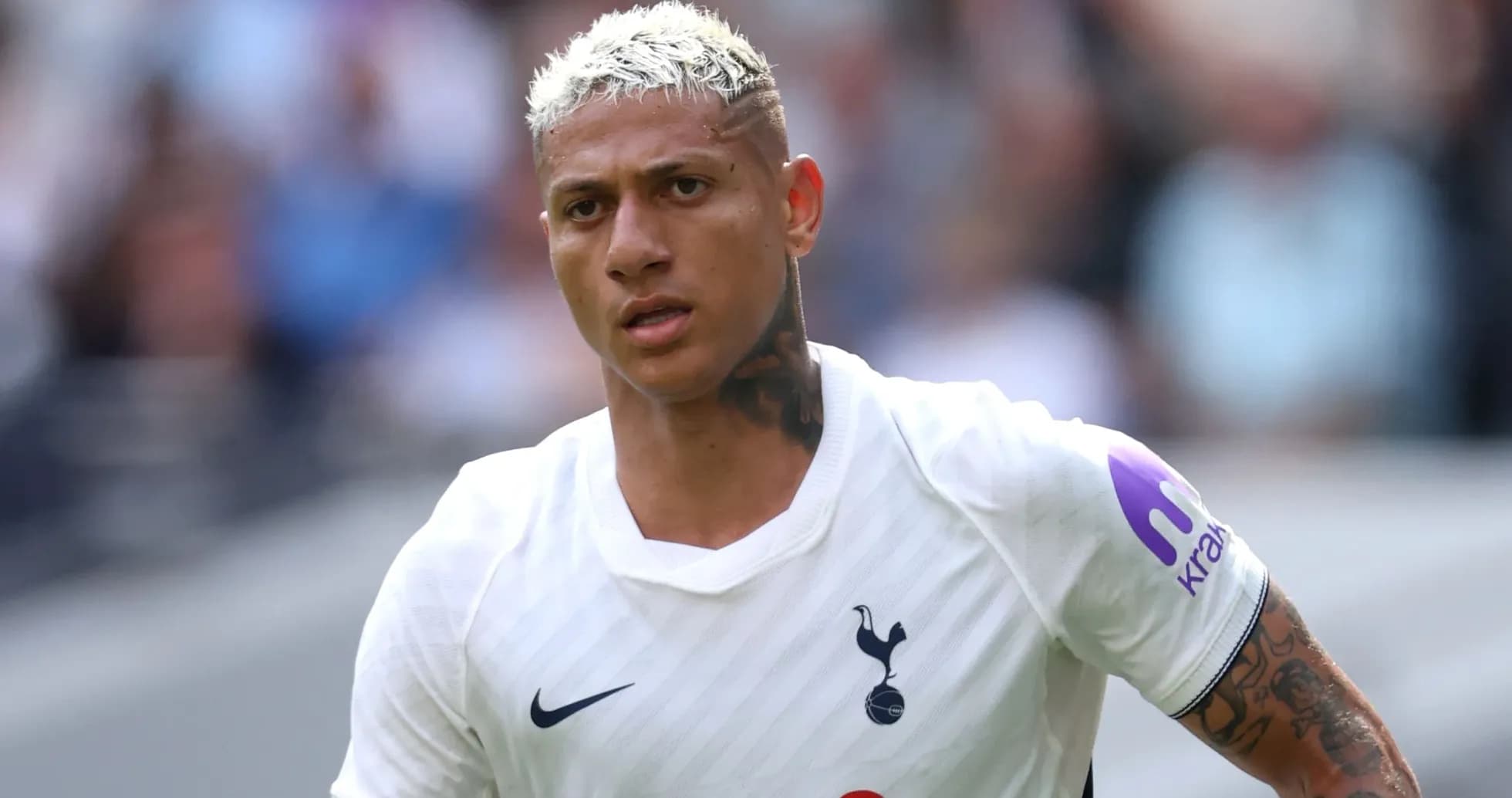 Jugador de Tottenham en acción durante un partido