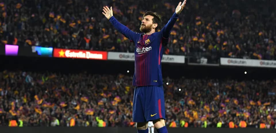 Jugador del Barcelona celebrando frente a la afición
