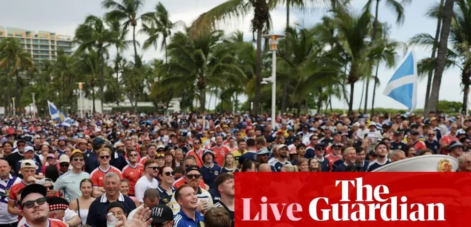 Multitud de aficionados en evento deportivo al aire libre
