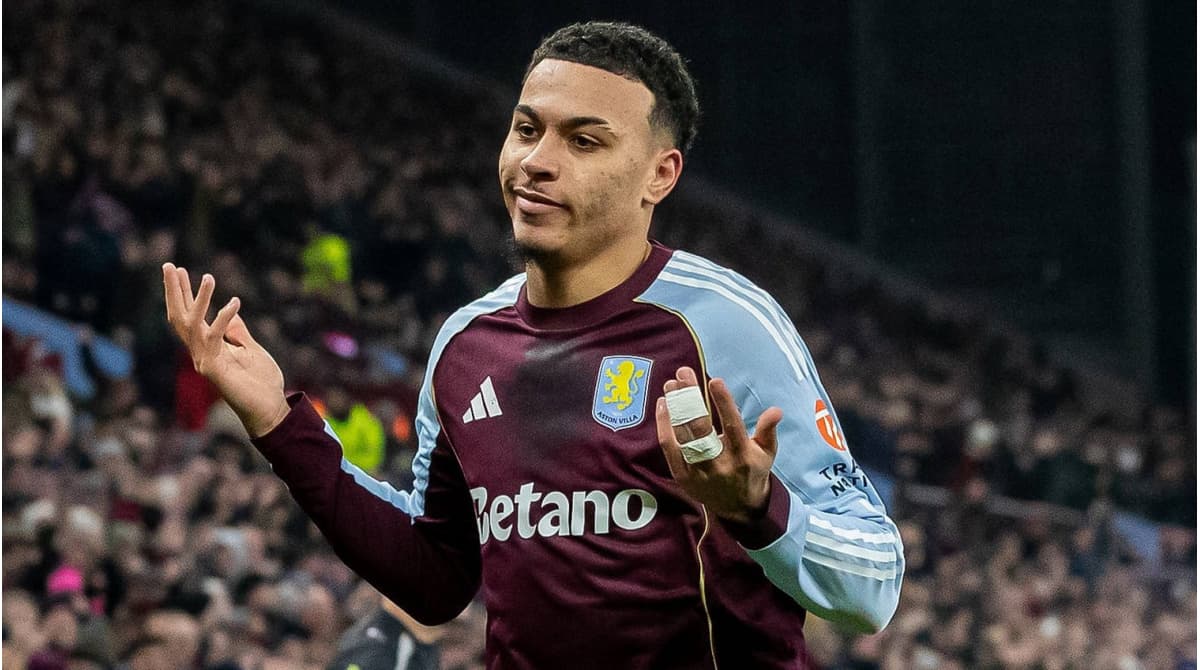 Jugador de Aston Villa con gesto de confusión